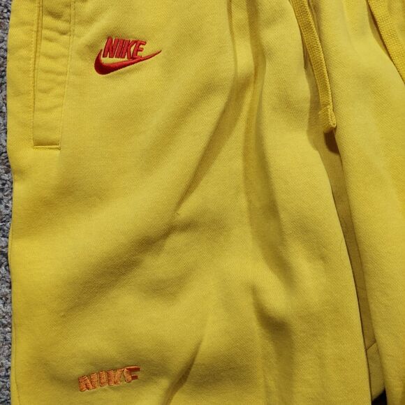 Nike NSW Air Sport Essential Plus Shorts Yellow DM6877-709 Men’s Medium - Picture 3 of 8